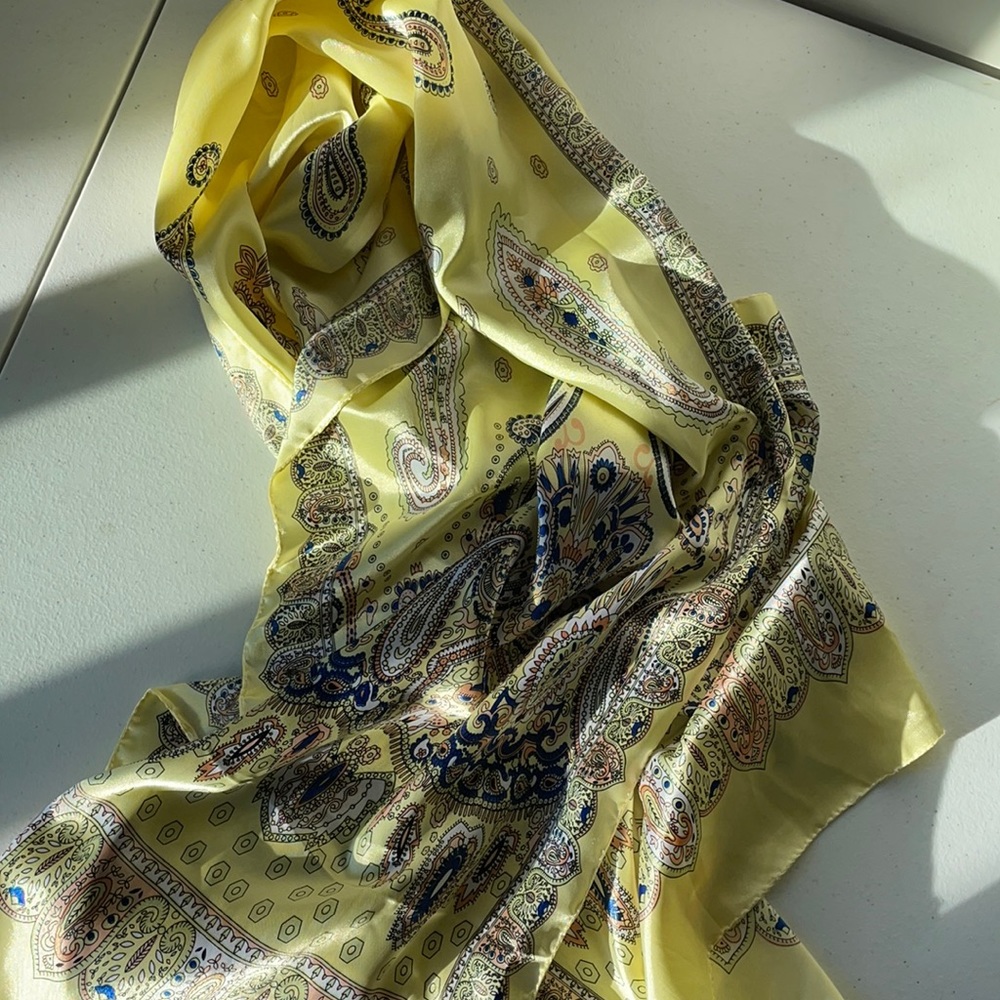 Gorgeous vintage yellow scarf